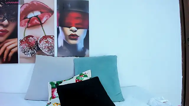 Snapshot of Andhrea_Vale chatting on November 18, 2025, 11:36 am Andhrea Vale online show from November 18, 2025, 11:36 am