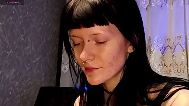 RoxyMetall online show from November 22, 2025, 6:07 pm