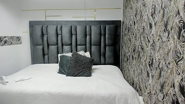 Nina  Sky online show from November 12, 2025, 12:05 pm