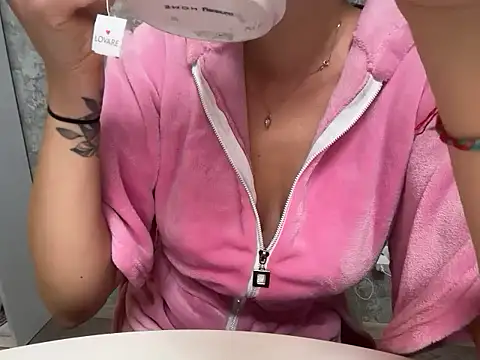 Snapshot of Angelinaa19 chatting on November 23, 2025, 4:29 pm Angelinaa19 online show from November 23, 2025, 4:29 pm