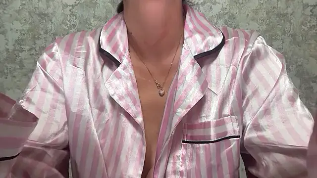 Angelinaa19 online show from April 9, 2026, 7:52 pm