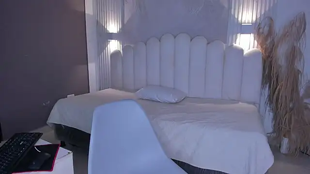 Snapshot of Nicky__21 chatting on November 25, 2025, 6:52 pm Nicky 21 online show from November 25, 2025, 6:52 pm