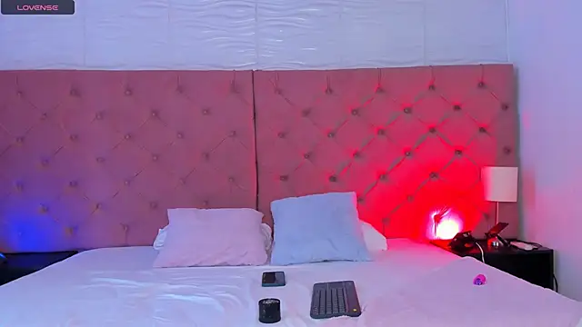 Snapshot of jov_and_thomas chatting on November 10, 2025, 5:23 pm jov and thomas online show from November 10, 2025, 5:23 pm