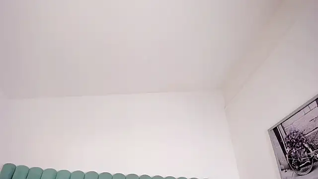 Snapshot of FrancescaSkuirt chatting on December 19, 2025, 8:43 am FrancescaSkuirt online show from December 19, 2025, 8:43 am