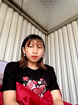 julybi online show from December 4, 2025, 5:50 am