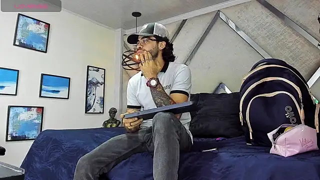 Snapshot of Sophia_Ostin69 chatting on November 25, 2025, 3:39 am Sophia Ostin69 online show from November 25, 2025, 3:39 am