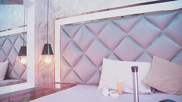 crystal gilton online show from March 5, 2026, 7:10 pm