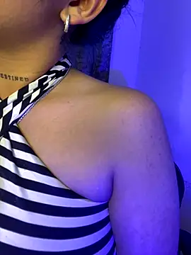 VIOLET EF online show from November 14, 2025, 4:00 am