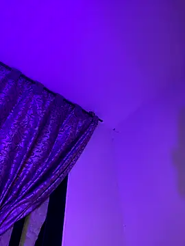 VIOLET EF online show from November 21, 2025, 3:05 am