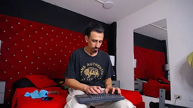 Magnar Royal online show from November 28, 2025, 8:33 pm