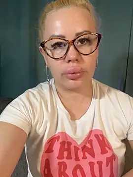 MonnyStef online show from February 24, 2026, 3:32 pm