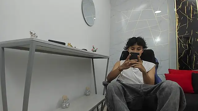 Zoro V online show from November 12, 2025, 7:35 pm