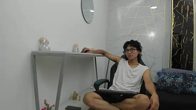 Zoro V online show from November 23, 2025, 7:35 pm