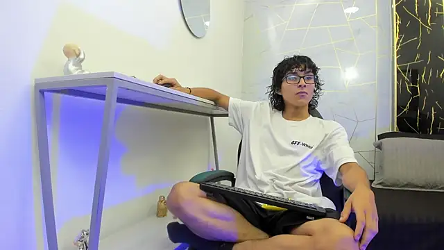 Zoro V online show from November 29, 2025, 7:50 pm