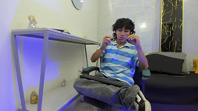 Zoro V online show from December 1, 2025, 7:30 pm