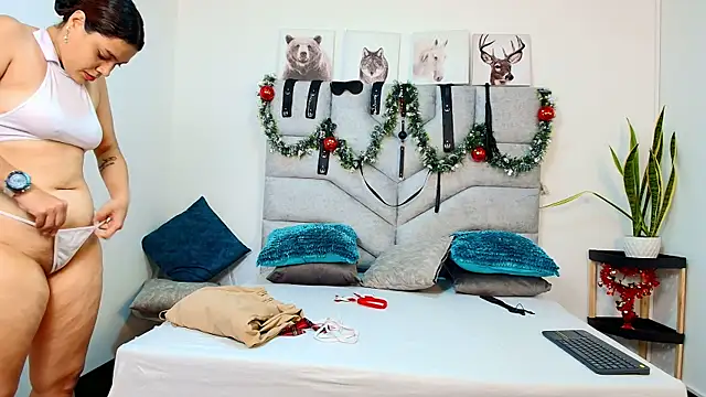 GimenaLyam online show from November 28, 2025, 12:08 pm