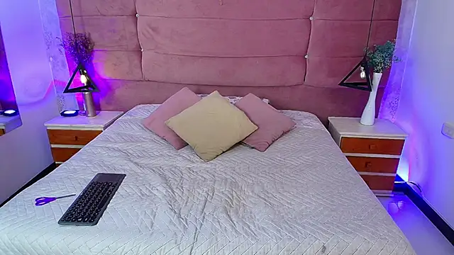 Snapshot of EmylyTaylor_FG chatting on November 20, 2025, 7:46 pm EmylyTaylor FG online show from November 20, 2025, 7:46 pm