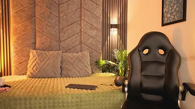 Snapshot of AuroraLanee_ chatting on November 12, 2025, 7:13 pm AuroraLanee online show from November 12, 2025, 7:13 pm