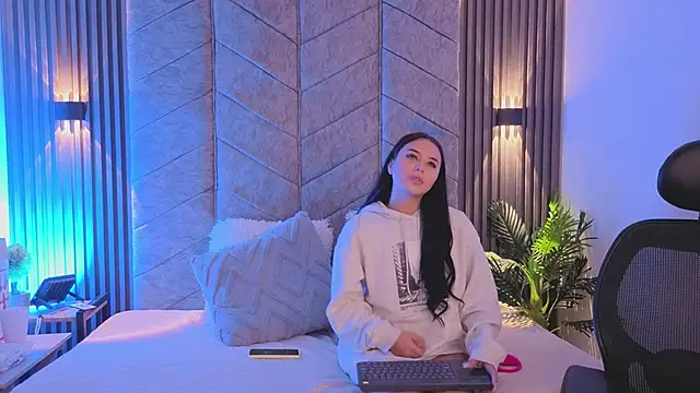 Snapshot of AuroraLanee_ chatting on November 17, 2025, 8:31 am AuroraLanee online show from November 17, 2025, 8:31 am