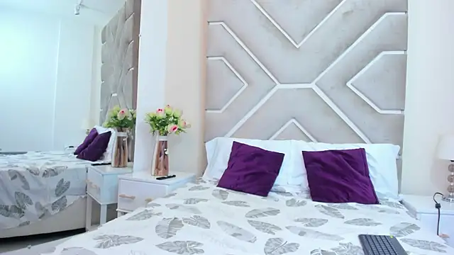 Bella Rousee  online show from December 1, 2025, 4:06 am