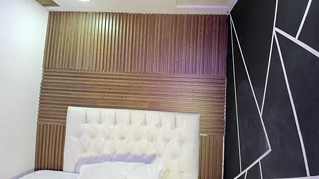 ZarinaWynne online show from March 26, 2026, 1:28 pm