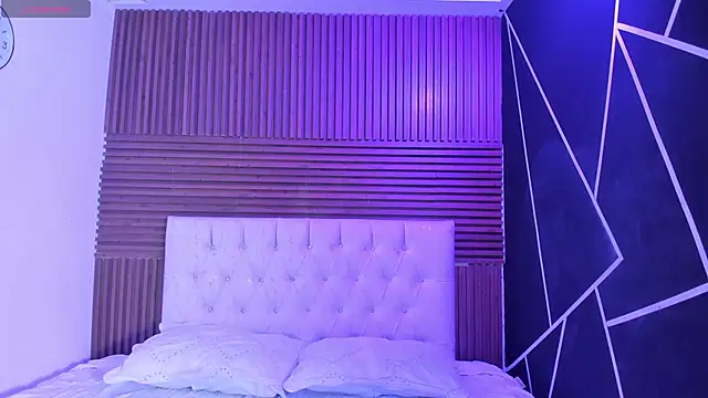 ZarinaWynne online show from April 3, 2026, 1:09 pm