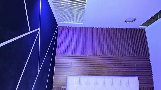 ZarinaWynne online show from April 4, 2026, 3:20 pm