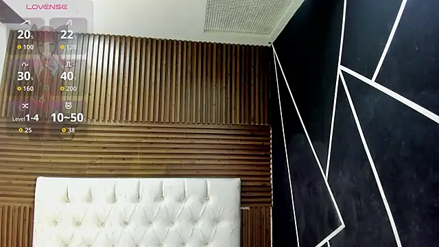 ZarinaWynne online show from April 10, 2026, 1:16 pm