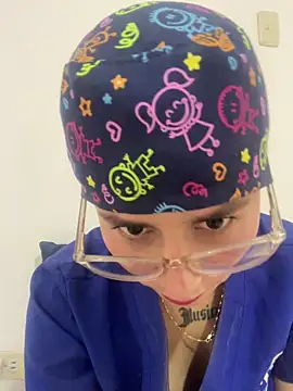 Miia Hoot online show from November 24, 2025, 5:23 pm