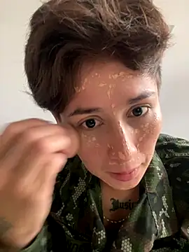 Miia Hoot online show from November 25, 2025, 2:06 pm