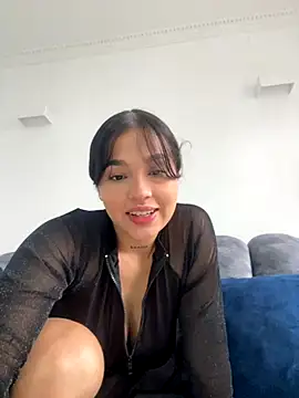 Miia Hoot online show from November 29, 2025, 2:09 pm