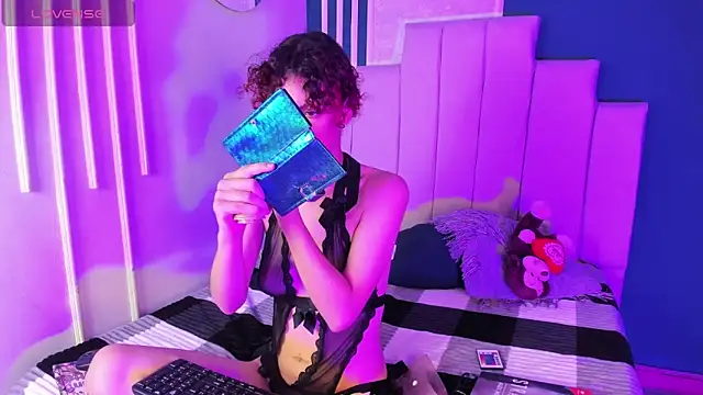 Snapshot of AliceMadnes chatting on November 27, 2025, 4:47 am AliceMadnes online show from November 27, 2025, 4:47 am