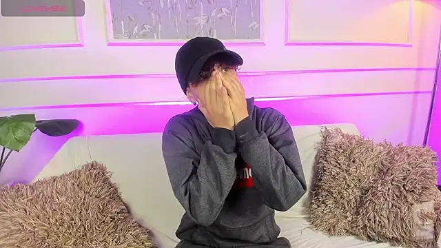 AliceMadnes online show from March 23, 2026, 1:37 pm