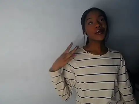 Aliis Love online show from December 4, 2025, 8:34 am