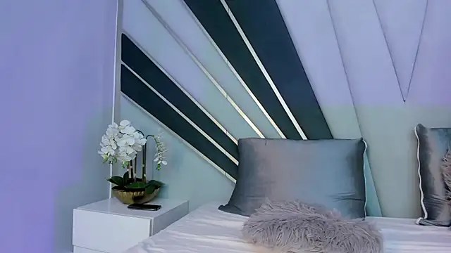 ZoeMadiison online show from November 7, 2025, 3:28 am