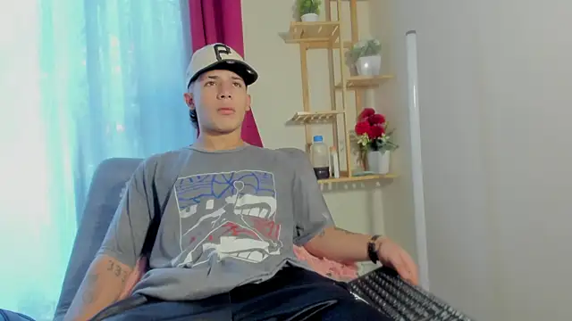 Snapshot of latiin_boy21 chatting on November 9, 2025, 5:11 pm latiin boy21 online show from November 9, 2025, 5:11 pm