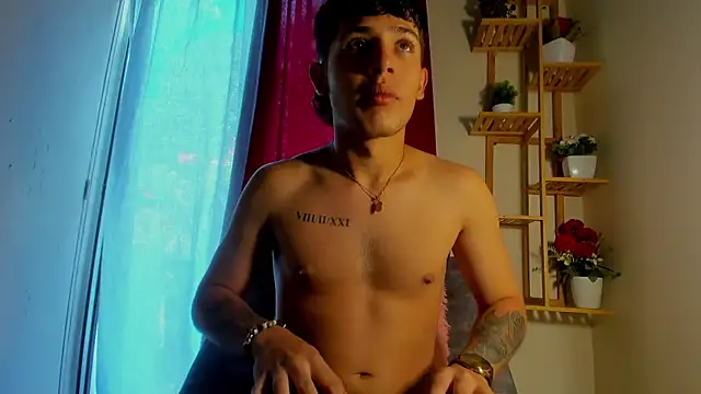 Snapshot of latiin_boy21 chatting on November 12, 2025, 5:24 pm latiin boy21 online show from November 12, 2025, 5:24 pm