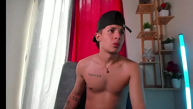 Snapshot of latiin_boy21 chatting on November 24, 2025, 9:03 pm latiin boy21 online show from November 24, 2025, 9:03 pm