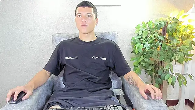 damian vega13 online show from November 24, 2025, 5:56 pm