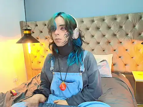 luxiel  online show from April 6, 2026, 9:05 pm