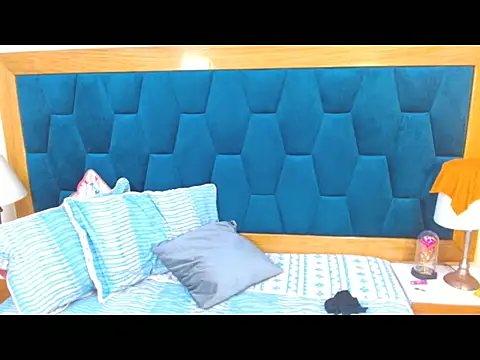 morrigan luxus2 online show from December 14, 2025, 11:31 pm