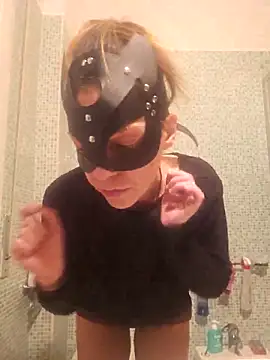 Emma Conti  online show from November 28, 2025, 4:42 pm