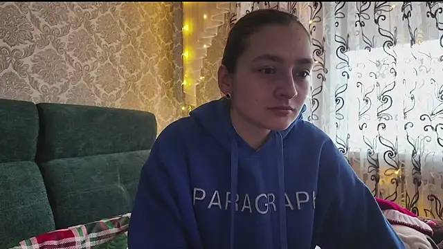 SweetLiaison online show from December 23, 2025, 6:33 am