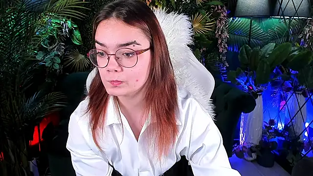 Lily  Evans online show from November 13, 2025, 7:40 am