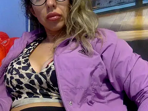 liongirl69 online show from April 19, 2026, 6:32 pm