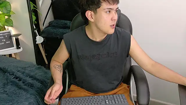 Snapshot of Valentin_X chatting on November 20, 2025, 4:01 am Valentin X online show from November 20, 2025, 4:01 am