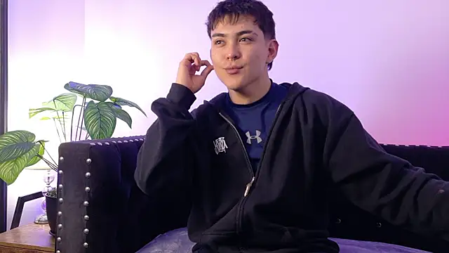 Snapshot of Valentin_X chatting on November 28, 2025, 4:15 am Valentin X online show from November 28, 2025, 4:15 am