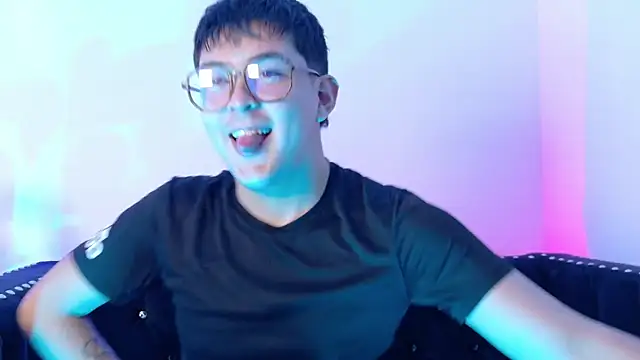 Snapshot of Valentin_X chatting on November 29, 2025, 4:04 am Valentin X online show from November 29, 2025, 4:04 am