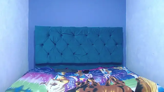 avictoriacruzcm online show from November 27, 2025, 3:52 am