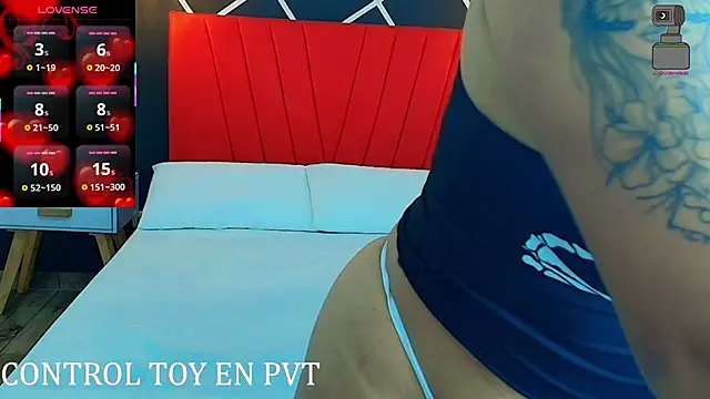 Logan Chloe online show from November 29, 2025, 12:08 pm